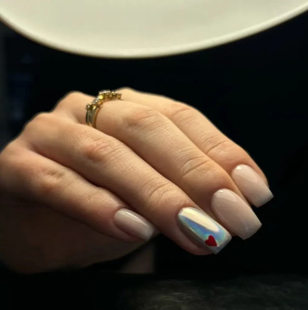 manucure faite par julie beauté