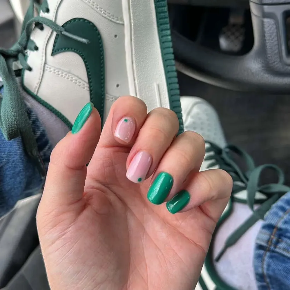 ongles vert naturel